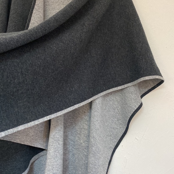 Kerisma Gray Knit open Front Shawl One Size - Picture 9 of 17